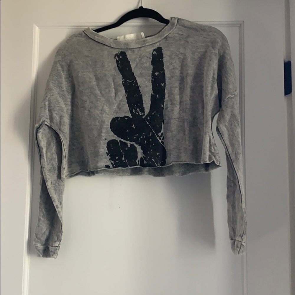 Crop top pullover graphic top